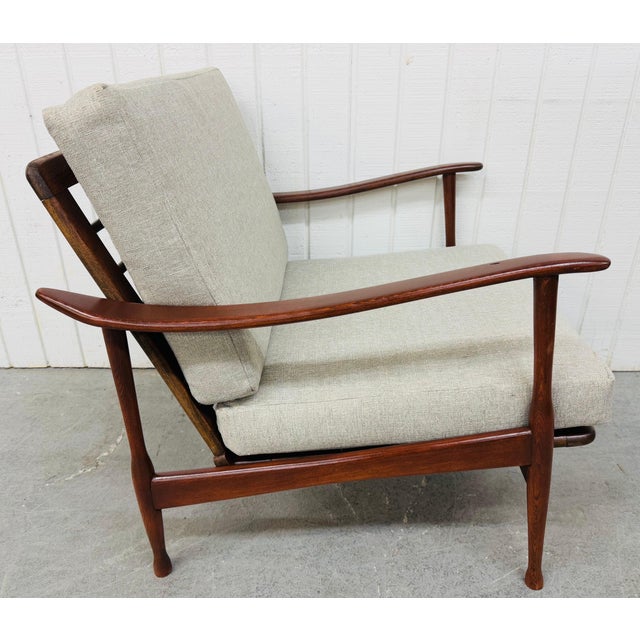 Mid-Century Modern Mid-Century Modern Walnut Lounge Chair For Sale - Image 3 of 7