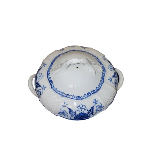1900 - 1909 Circa 1909 Wedgwood Etruria Saxon Covered Serving Dish For Sale - Image 5 of 8