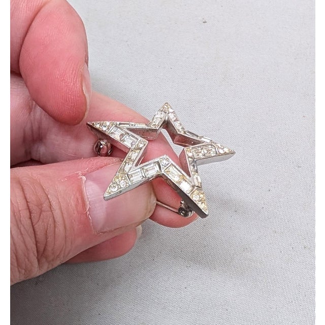 Transparent Vintage 1950s Signed Kramer of Ny Rhodium Plated Clear Rhinestone Star Brooch For Sale - Image 8 of 10