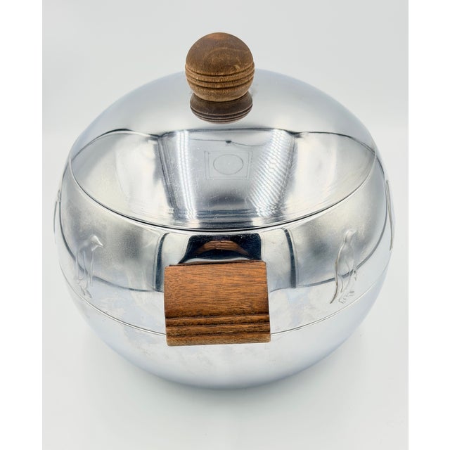 1950s Vintage West Bend Aluminum Co. West Bend Penguin Hot & Cold Server / Ice Bucket For Sale - Image 5 of 10