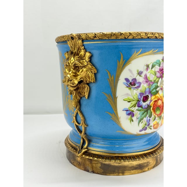 19th C. French Sevres-Style Porcelain Cachepot With Gilt Bronze Lion Mounts For Sale - Image 9 of 10