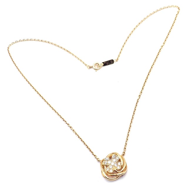 Contemporary Chanel 4 Leaf Clover Gold Diamond Pendant Link Chain Necklace For Sale - Image 3 of 12