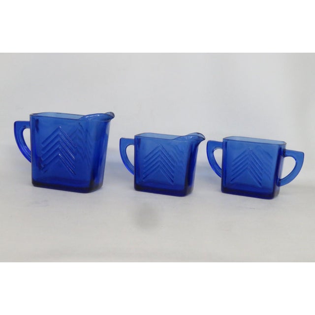 Hazel-Atlas Mid 20th Century Hazel Atlas Cobalt Blue Glass Chevron 3pc Set 2 Creamers and Sugar Bowl For Sale - Image 4 of 12