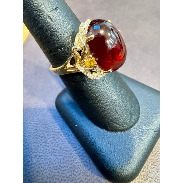 Metal 10.5 Carat Oval Garnet Cabochon 14 Karat Yellow Gold Cocktail Ring Vintage For Sale - Image 7 of 18