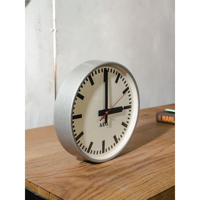 Metal Industrial Grey Hammered Wall Clock from Aeg, Germany, 1960s For Sale - Image 7 of 15