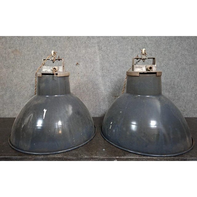20th Century Industrial Pendant Lights in Enameled Sheet Metal, Set of 2 For Sale - Image 3 of 8