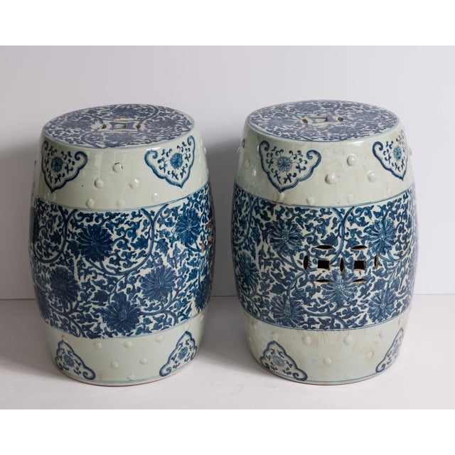 Chinese Pair of Blue and White Porcelain Chinese Oriental Drum Garden Seat For Sale - Image 3 of 9