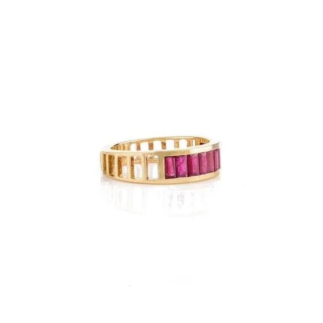 Contemporary Baguette Cut Natural Ruby Engagement Band Ring in 18k Solid Yellow Gold Size 9.5 For Sale - Image 3 of 5