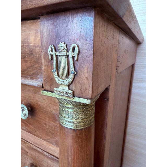 1830s French Empire Walnut Chest with Four Drawers and Gilded Edges, Commode For Sale - Image 10 of 18
