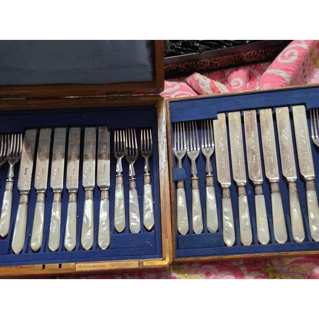 Antique Victorian Mappin Brothers Cased 24-Piece Mother of Pearl Fruit & Dessert Cutlery Service For Sale - Image 9 of 10