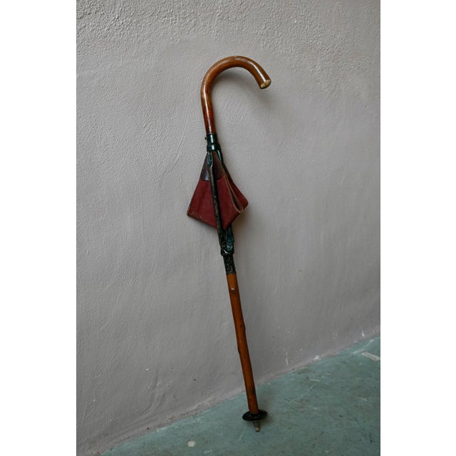 20th Century English Hunting Walking Stick with Seat in Bamboo, Leather and Metal, 1960s For Sale - Image 3 of 13