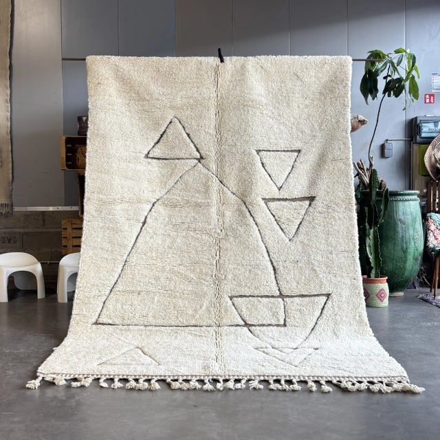 Prepare to be captivated by the sheer elegance and artisanal excellence of our Modern Handwoven Moroccan Beni Ourain...