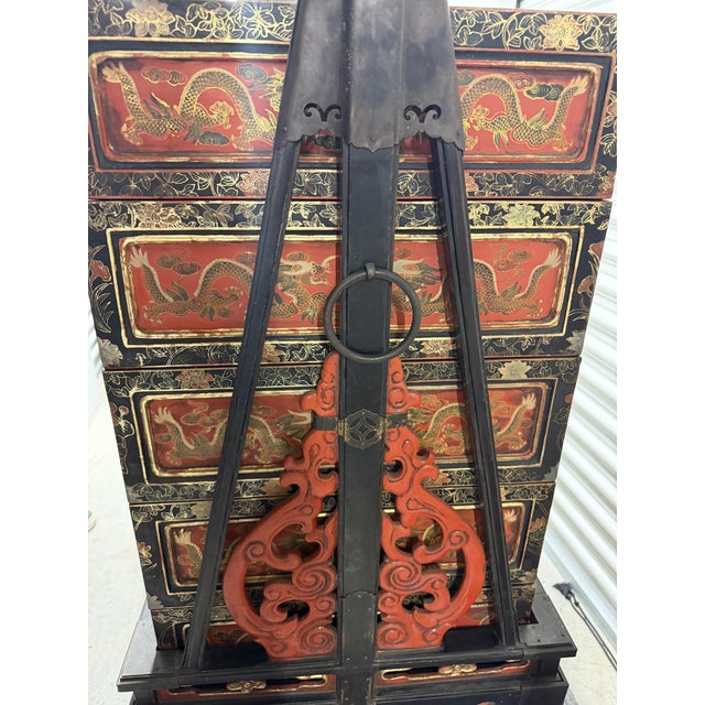 19th Century Large Chinese Lacquer Wedding or Travel Box For Sale - Image 4 of 11