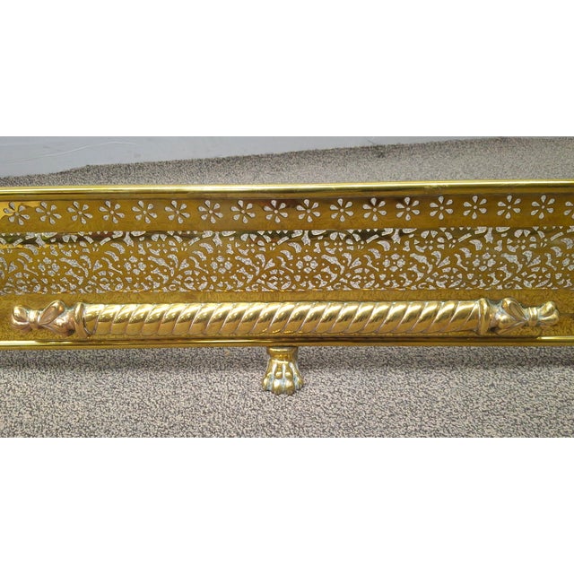 Early 19th Century George III English Pierced Brass Fireplace Fender With Paw Feet For Sale In Washington DC - Image 6 of 14