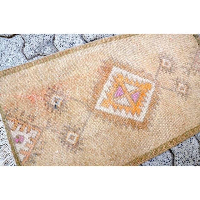Vintage Mid Century Turkish Rug For Sale - Image 4 of 6