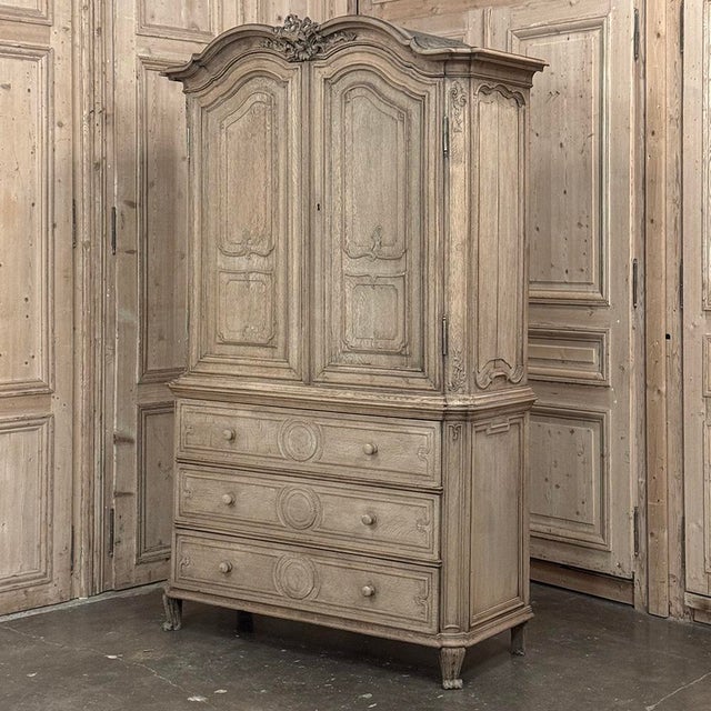 18th Century Liégeois Régence Period Stripped Oak Linen Press For Sale - Image 4 of 18