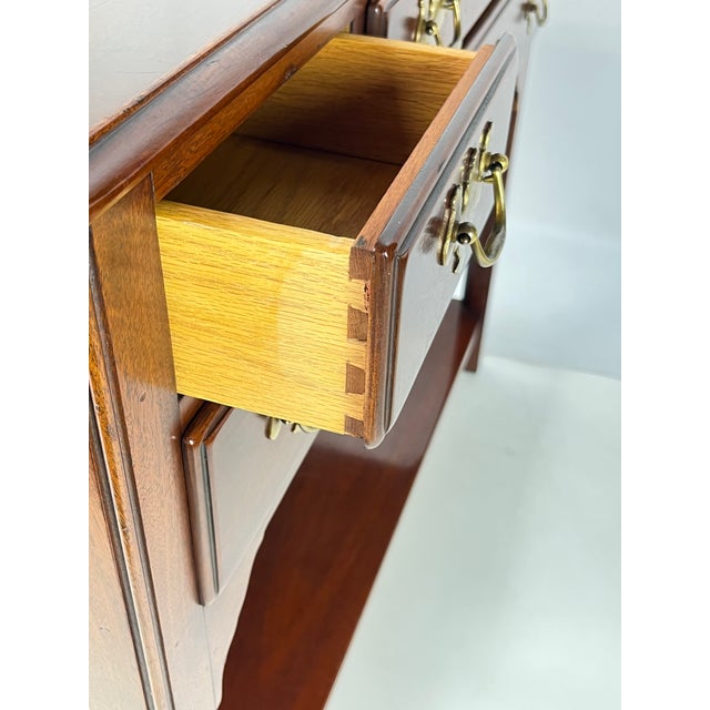 Late 20th Century Vintage Hickory Chair Colonial Chippendale Style Mahogany Server For Sale - Image 5 of 18