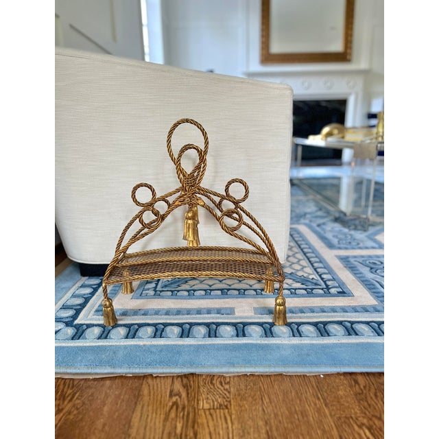 Mid 20th Century Vintage Hollywood Regency Brass Rope Magazine Rack in the Style of Maison Jansen For Sale - Image 5 of 11