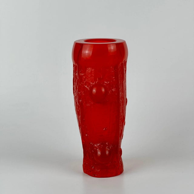 Modern 1990s Vintage Candy Red Glass Vase With Nubby Design, Signed & Numbered For Sale - Image 3 of 12