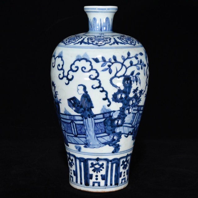 Traditional Vintage Blue and White Porcelain Meiping Vase With Figural Garden Scene For Sale - Image 3 of 9