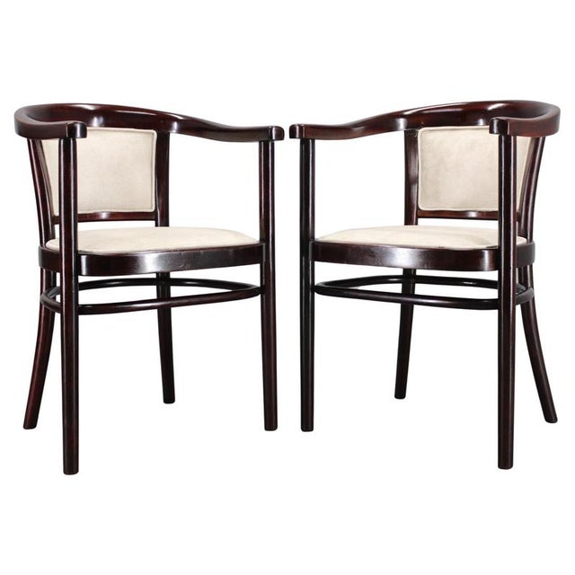 - Carefully refurbished and finished in shellac - Newly upholstered - Labeled by Thonet This piece is attributed to the...