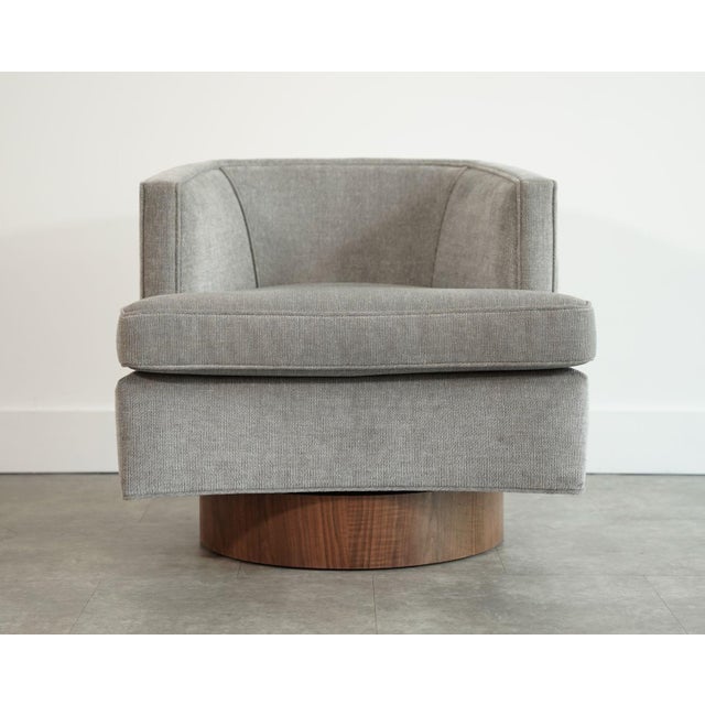 Wood Set of Swivel Chairs in Walnut and Linen by Harvey Probber, C. 1950s For Sale - Image 7 of 10
