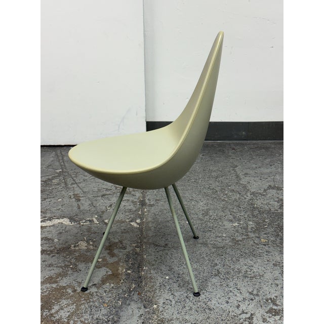 Fritz Hansen Arne Jacobsen for Fritz Hansen Drop Side Chair, Model 3110 For Sale - Image 4 of 12