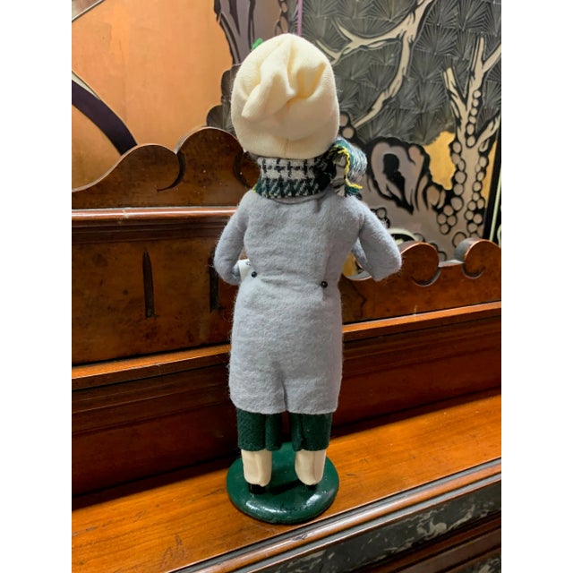 English 1987 Original Christmas Caroler From Golden Collection Byers Choice For Sale - Image 3 of 5