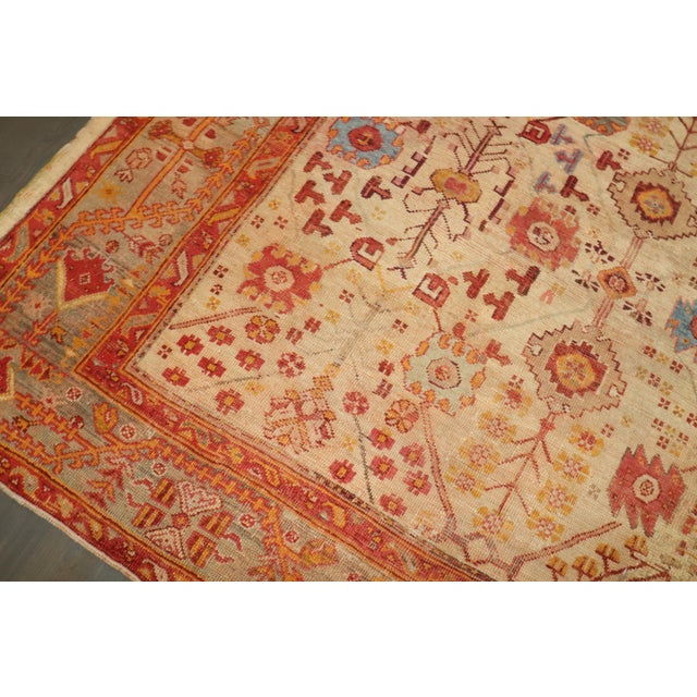 Late 19th Century ivory field Antique Oushak Rug Details rug no. j4082 size 8' 2" x 9' 10" (249 x 300 cm)