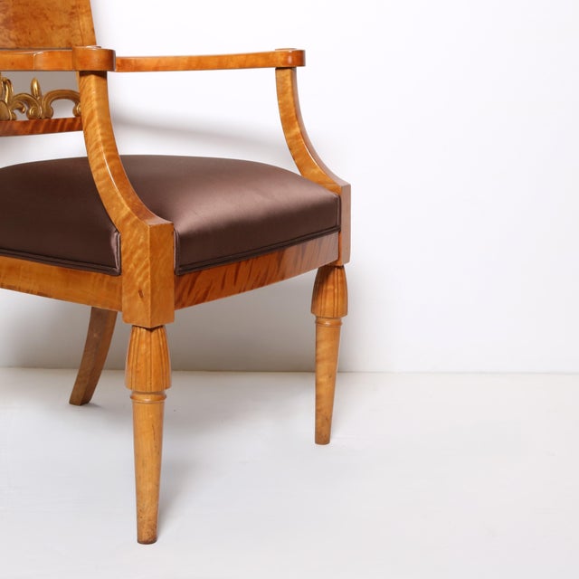 Early 19th Century Pair of Neoclassical Armchairs For Sale In New York - Image 6 of 10