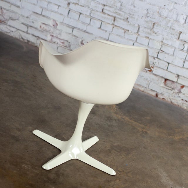 Mid-20th Century MCM Burke Tulip Armchair No 116 With White Shell Round Stationary Base & Black Cushion For Sale - Image 11 of 17