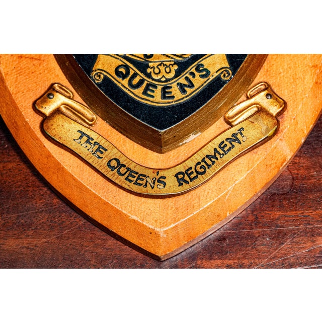 1960s Fantastic 1st Batalion Queen's Regiment Antique British Military Plaque Shield Wall Decor Militaria For Sale - Image 5 of 9
