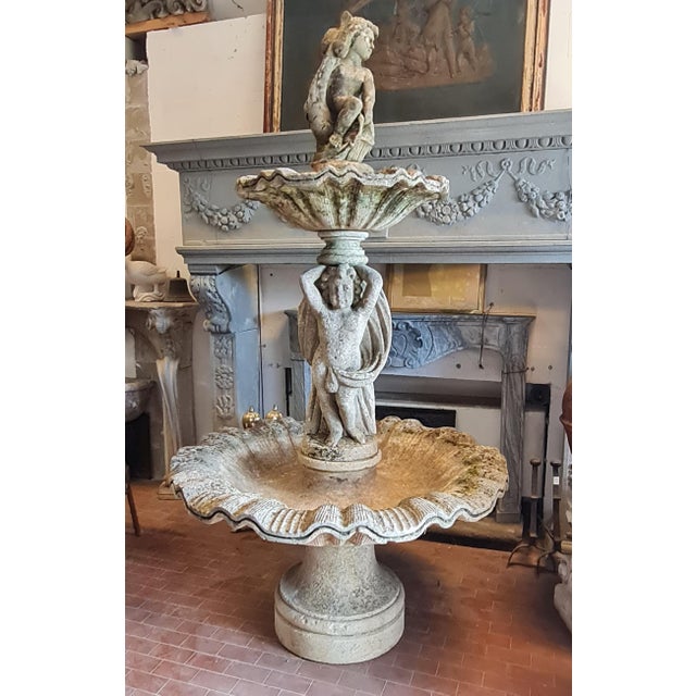 Central Fountain in Vicenza Stone, 1920s, in Very Good conditions. Designed 1920 to 1949