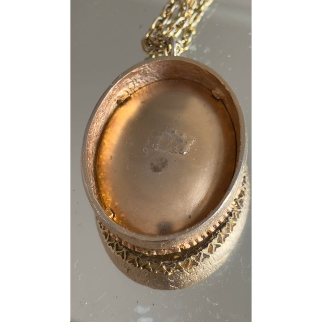 1970s Victoiran/Edwardian Oval Raised Cameo Necklace For Sale In New York - Image 6 of 10