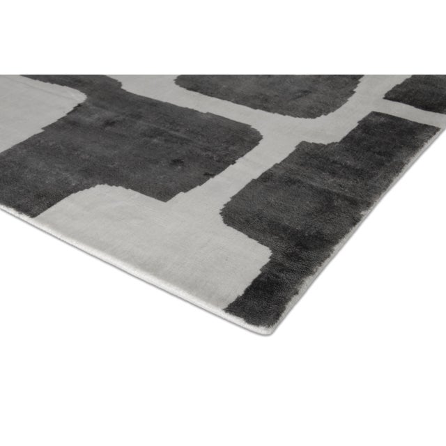 Bridgewater Hand loom Bamboo/Silk Gray/Ivory/Multi Rug-8'x10'" For Sale - Image 4 of 11