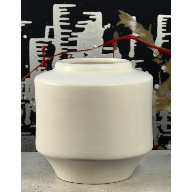 Mid-Century Modern Ceramic Vase in White by Jan Bontjes Van Beek for Dr. Ing. Alfred Ungewiss, Germany, 1960s For Sale - Image 3 of 6