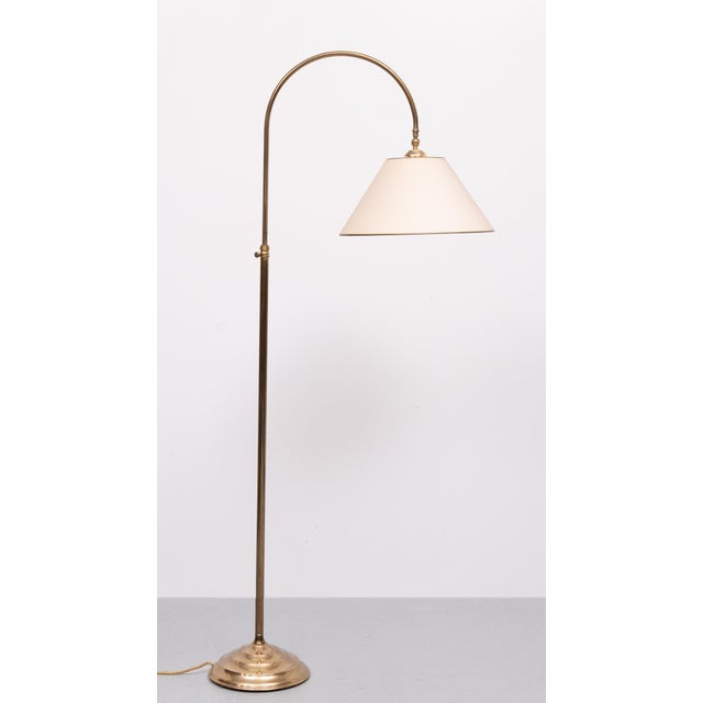 Classic Brass Floor Lamp with Curved Neck, 1950s For Sale - Image 4 of 11