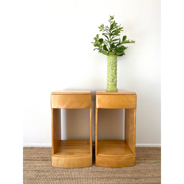 Mid-Century Modern Vintage Mid-Century Modern Heywood Wakefield Pair of Airflow Nightstands in Wheat For Sale - Image 3 of 17