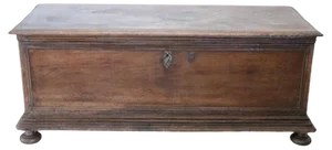 17th Century Blanket Chest in Walnut Wood