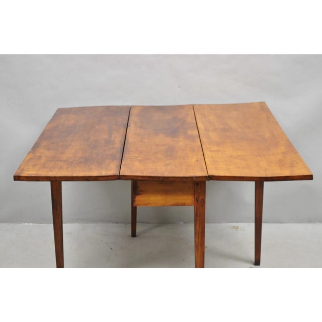 Antique American Federal Tiger Maple Narrow Drop Leaf Breakfast Dining Table For Sale - Image 9 of 18