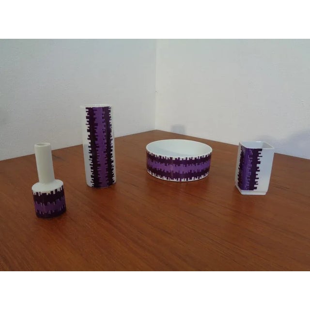 Three vases with matching bowl from the 1970s. Height vases: 9.5 / 12 & 16 cm. Height of the shell: 5.5 cm. Diameter 15.5 cm