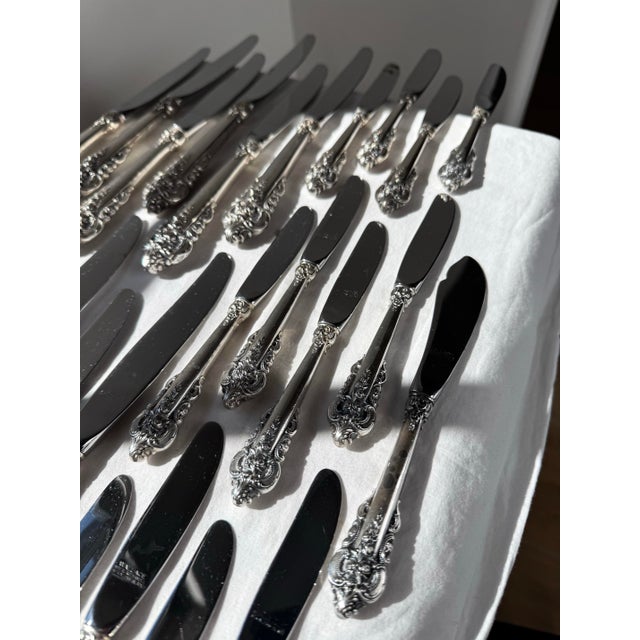 Wallace Silversmiths Mid 20th Century Wallace Sterling Silver Handle Dinner Knives – Grande Baroque Pattern, Classic Elegance For Sale - Image 4 of 12