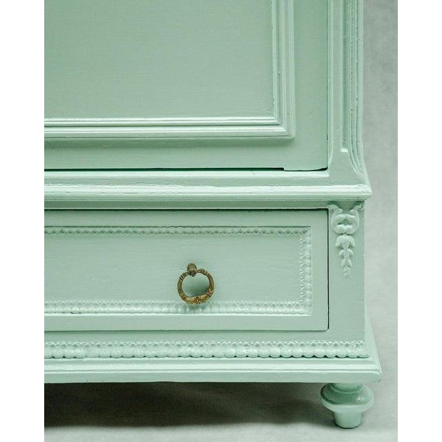 Louis XVI Style Mint Green Showcase Vitrine For Sale - Image 5 of 12