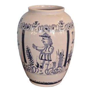 Vintage Williamsburg Delft Large Vase Made by Oud in Holland C 49 "London Jar" For Sale