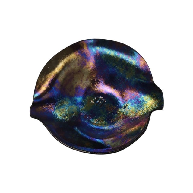 Superb art glass decorative bowl by Joyce Doiron (American 1935-2015) in excellent condition. Iridescent glaze,...