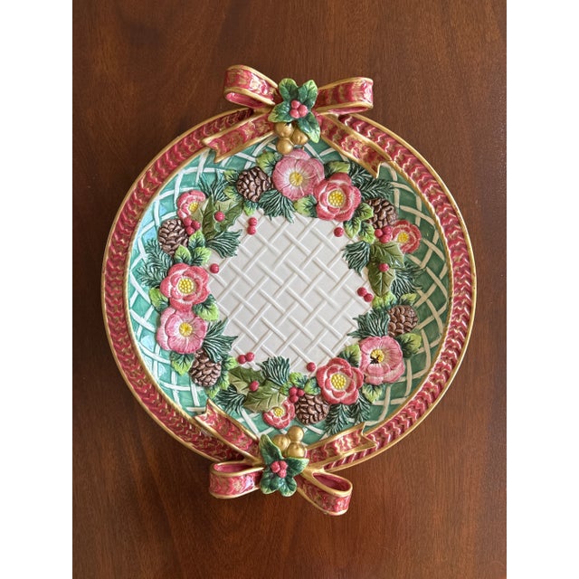 Traditional 1990s Fitz and Floyd Round Christmas Platter With Bow Detail For Sale - Image 3 of 12