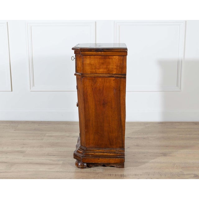 Elegant Venetian Urn-Shaped Bedside Cabinet with Kneeler, Mid-18th Century For Sale - Image 11 of 11
