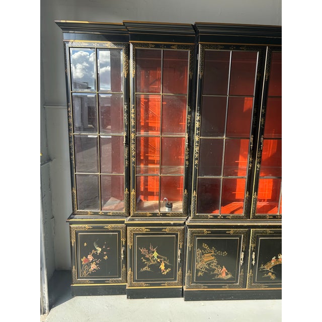 Late 20th Century Black Lacquered Chinoiserie Breakfront China Display Cabinet For Sale - Image 4 of 4