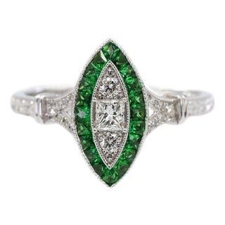 18k (750) White Gold Natural Diamond and Tsavorite Marquise Milgrain Ring, Size 6.5 For Sale