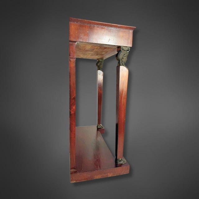 Small console “Retour d’Égypte” – France, 1815 This elegant small console “Retour d’Égypte” from France, circa 1815,...